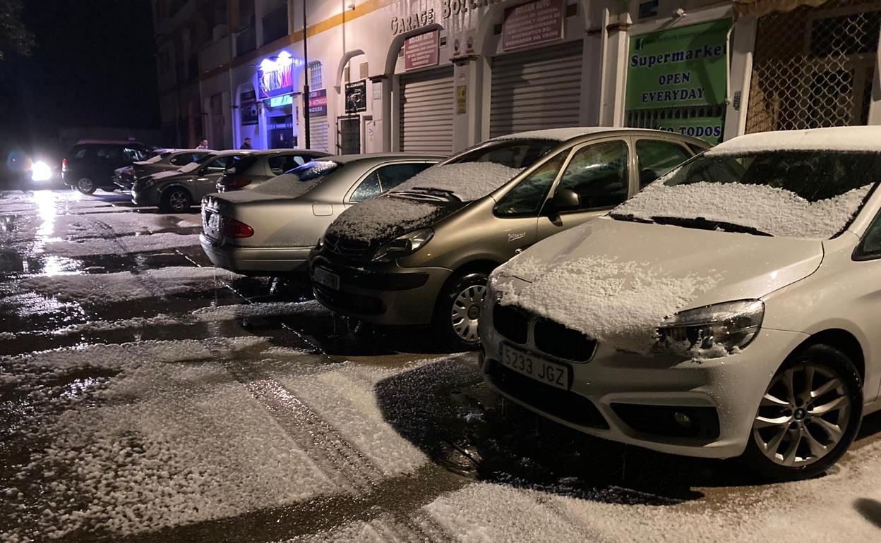 Granizada ayer en una urbanización de Mijas Costa