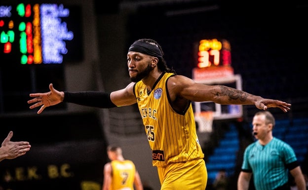 Akil Mitchell es el jugador más peligroso del AEK. 