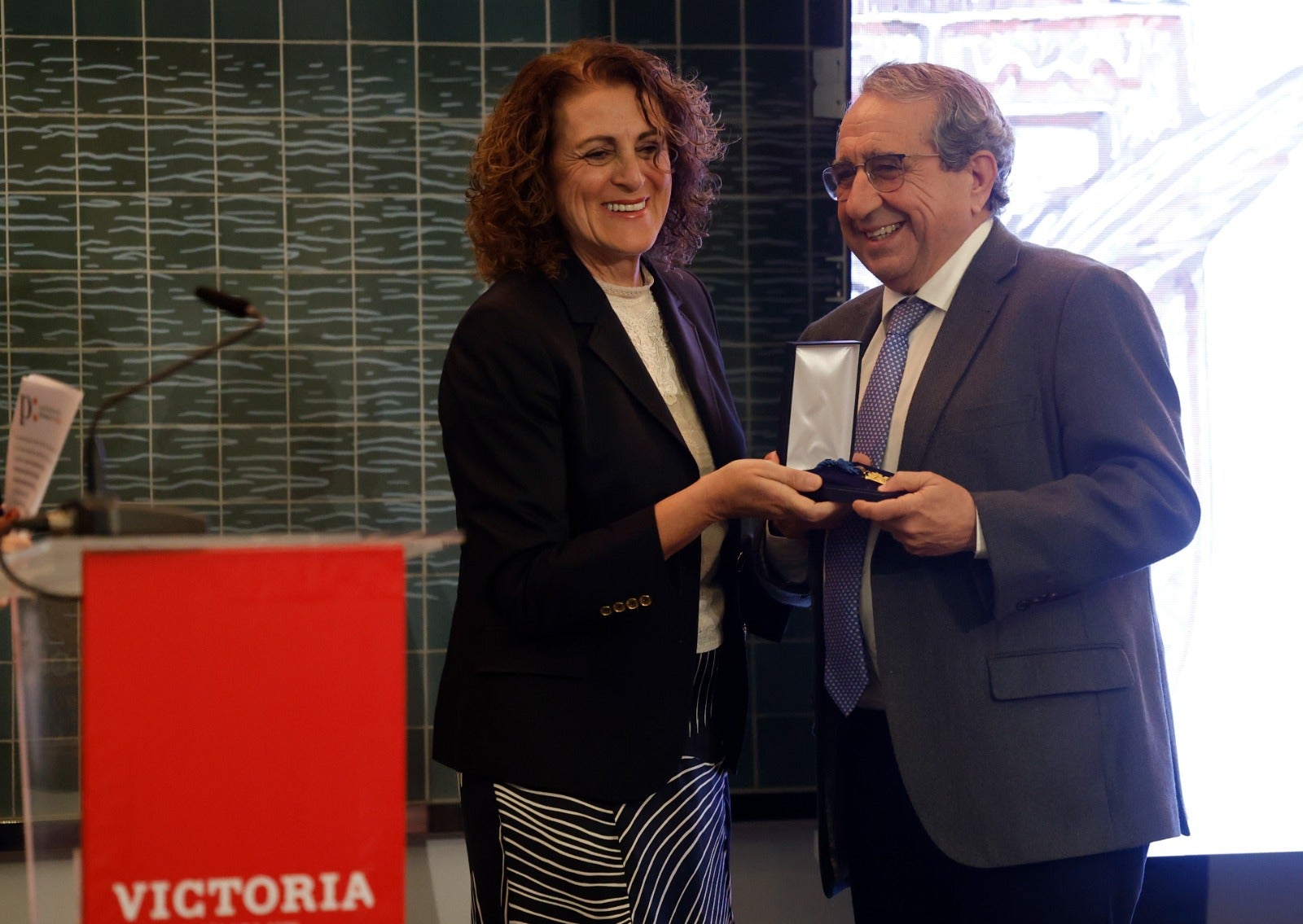 La Asociación de la Prensa de Málaga entrega su Medalla de Honor del Periodista a Azucena Cervantes y a la UMA y la distinción de Socio de Honor a Manuel Castillo Casermeiro