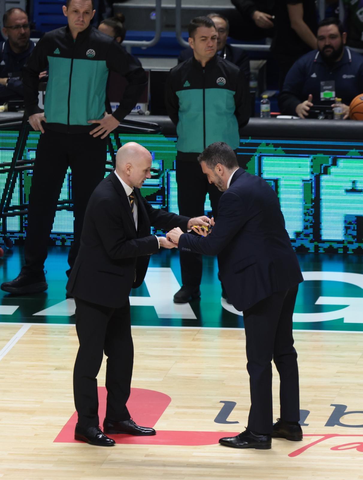 El Unicaja pasa la primera prueba del Top-16