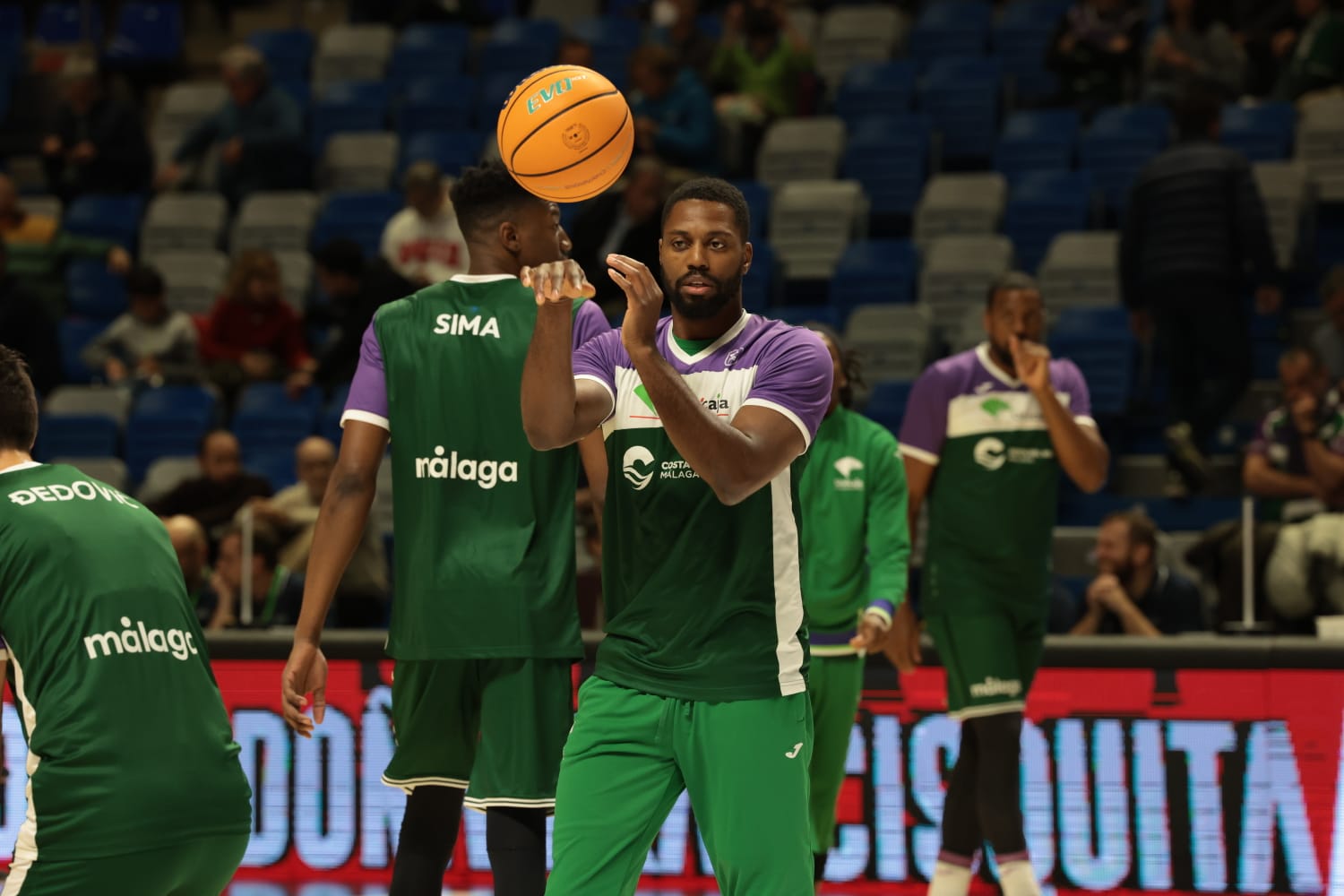 El Unicaja pasa la primera prueba del Top-16