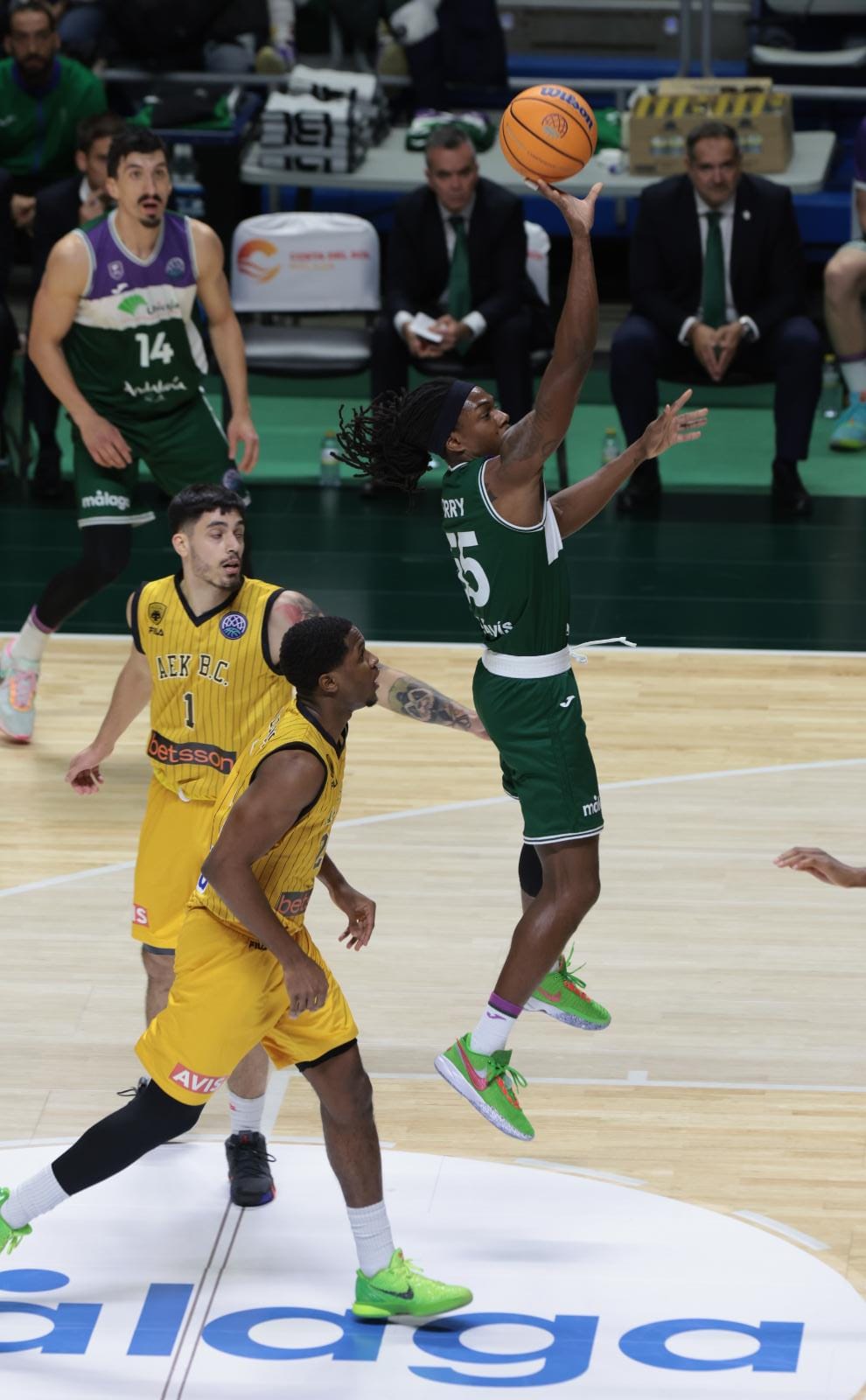 El Unicaja pasa la primera prueba del Top-16