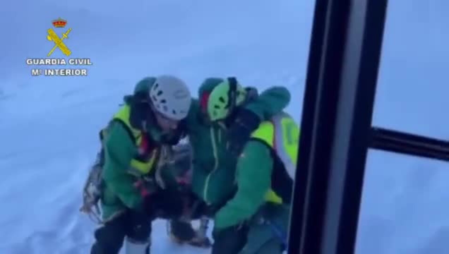 Rescatan en Sierra Nevada a dos policías locales de Málaga heridos a 3.000 metros de altura