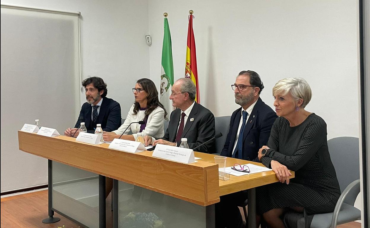 Imagen tomada durante el acto de inauguración del nuevo Colegio de Psicólogos de Andalucía Oriental, en Teatinos. 