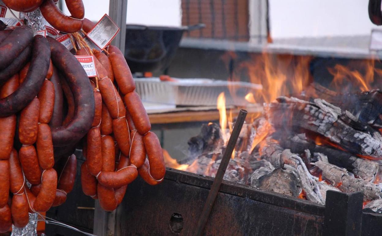 Esta localidad malagueña conserva una ancestral tradición de hacer embutidos. 