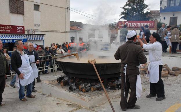 Durante esta fiesta se elaborará una gran caldereta de cerdo al estilo local. 