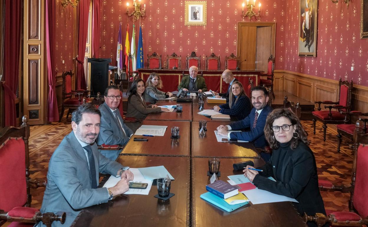 La Mesa del Parlamento se reunió este jueves en Loja. 