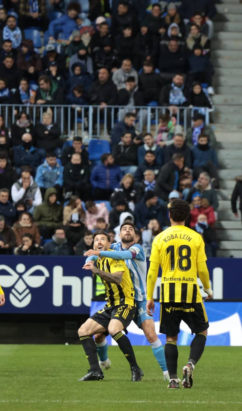 Derrota del Málaga en casa ante el Oviedo. 