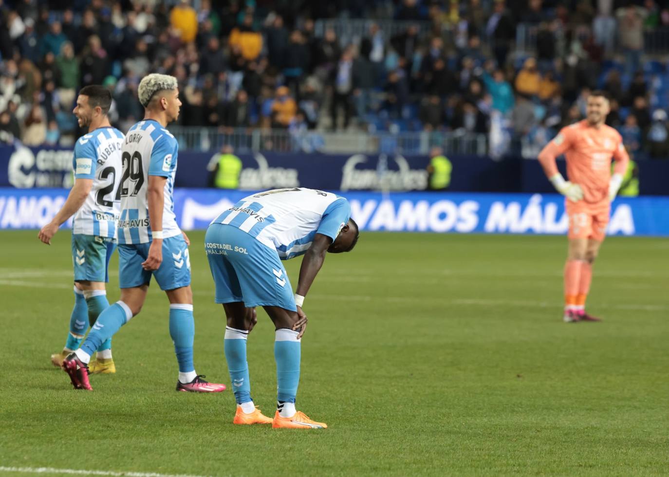 Derrota del Málaga en casa ante el Oviedo. 