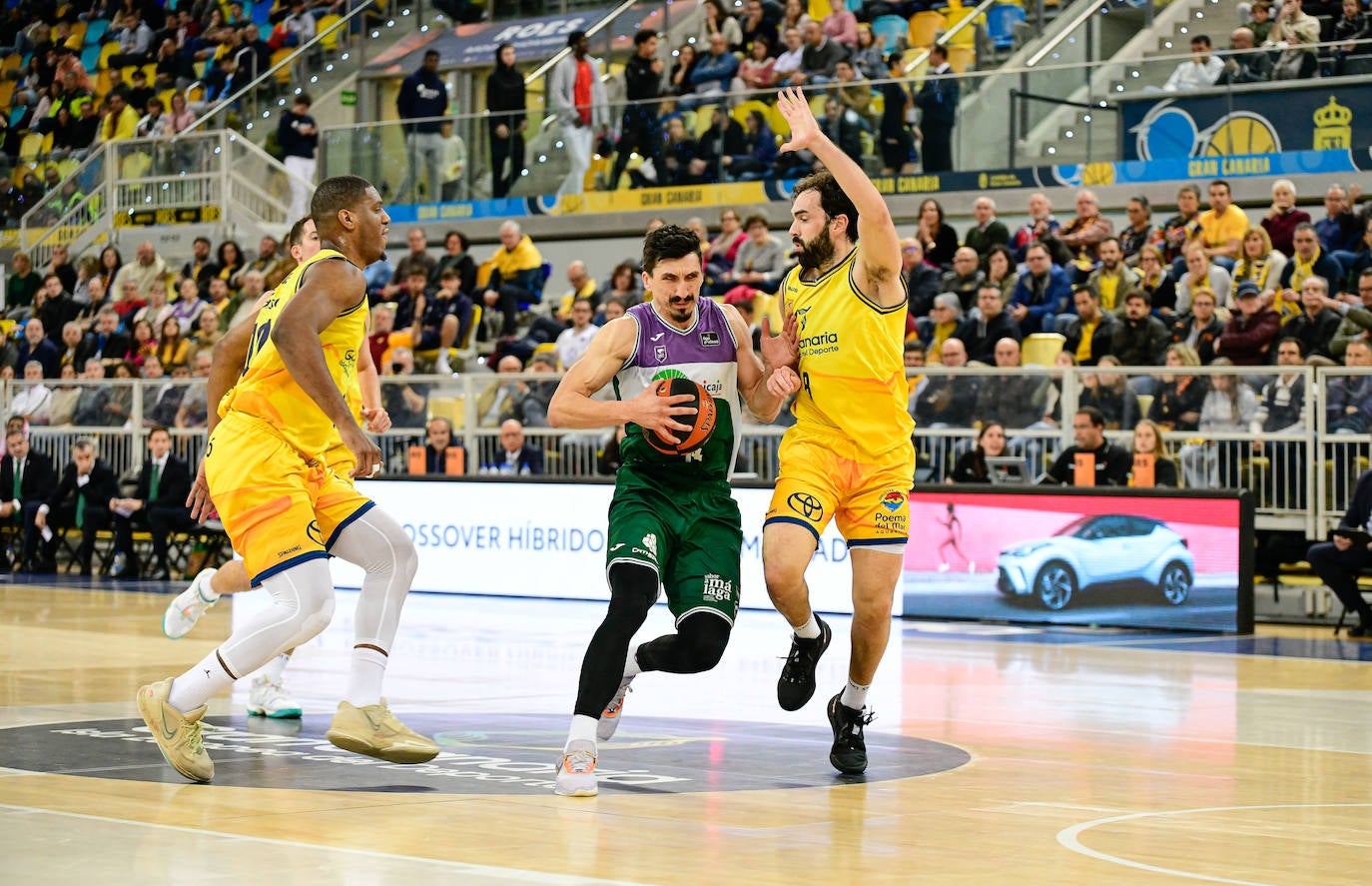 Derrota del Unicaja ante el Gran Canaria (88-70). 