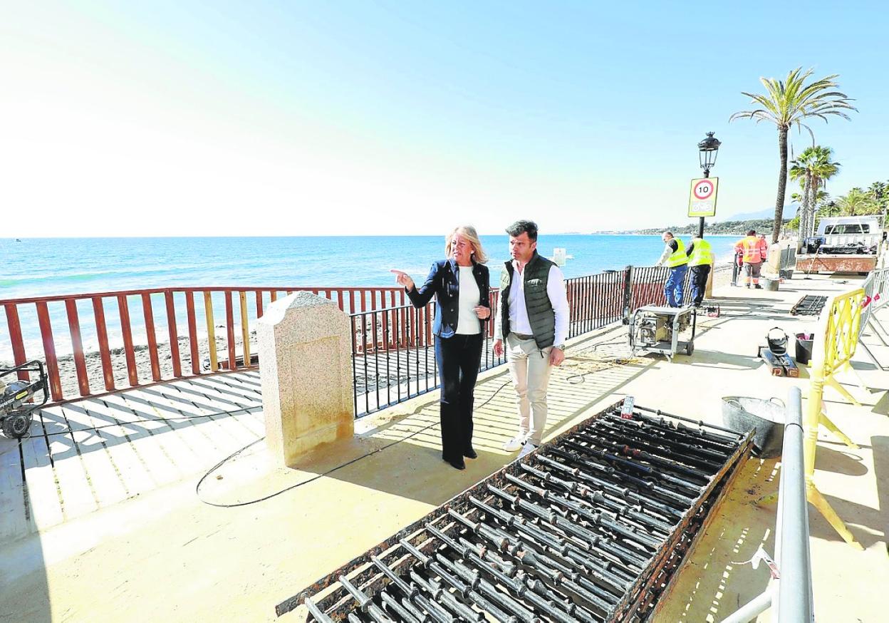 La alcaldesa, Ángeles Muñoz, y el concejal de Obras, Diego López, visitaron las obras el viernes. 