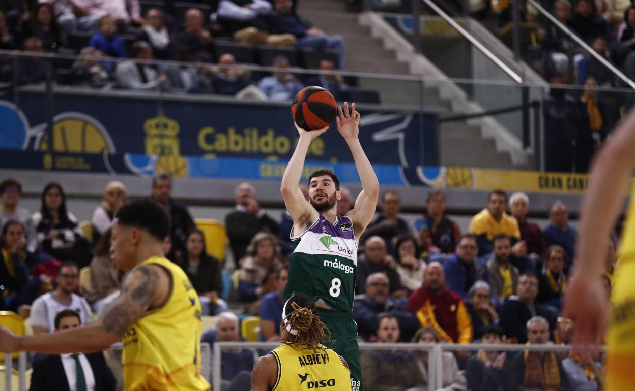 Brizuela lanza a canasta en el partido contra el Gran Canaria. 