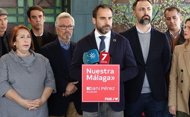 En el centro, Dani Pérez, con el cartel en el que aparece su nombre, y debajo, 'alcalde'.