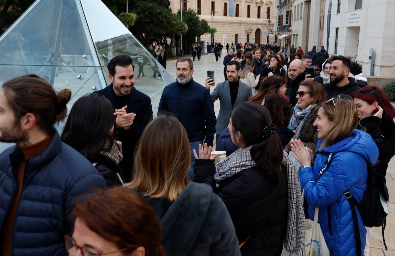 El Albéniz se llenó, tanto por dentro como por fuera, de cientos de seguidores de Castillo 