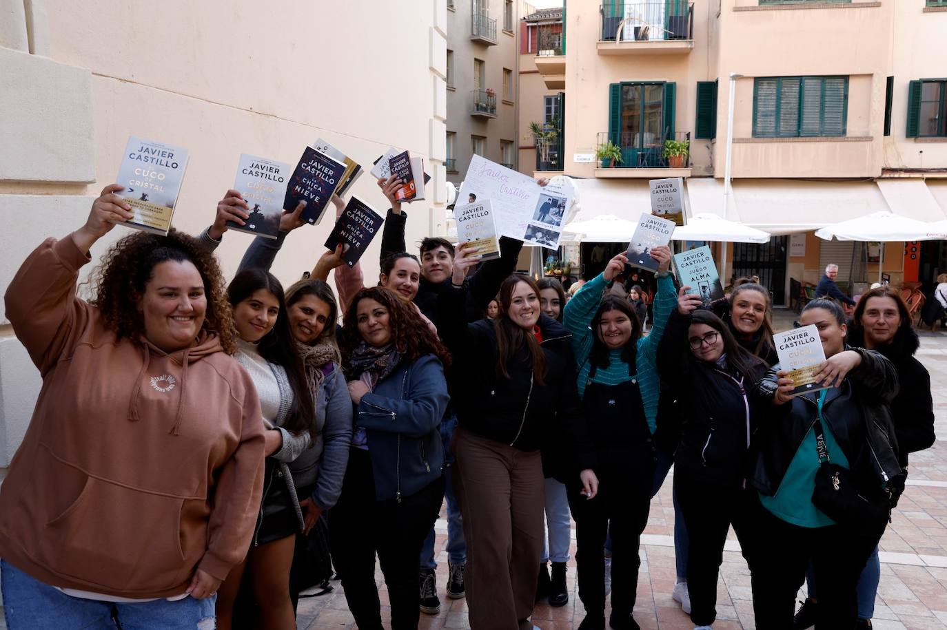 El Albéniz se llenó, tanto por dentro como por fuera, de cientos de seguidores de Castillo 