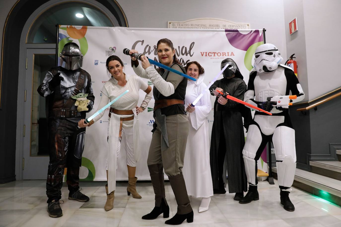 Algunos de los disfraces que se pudieron ver este viernes en el Cervantes 