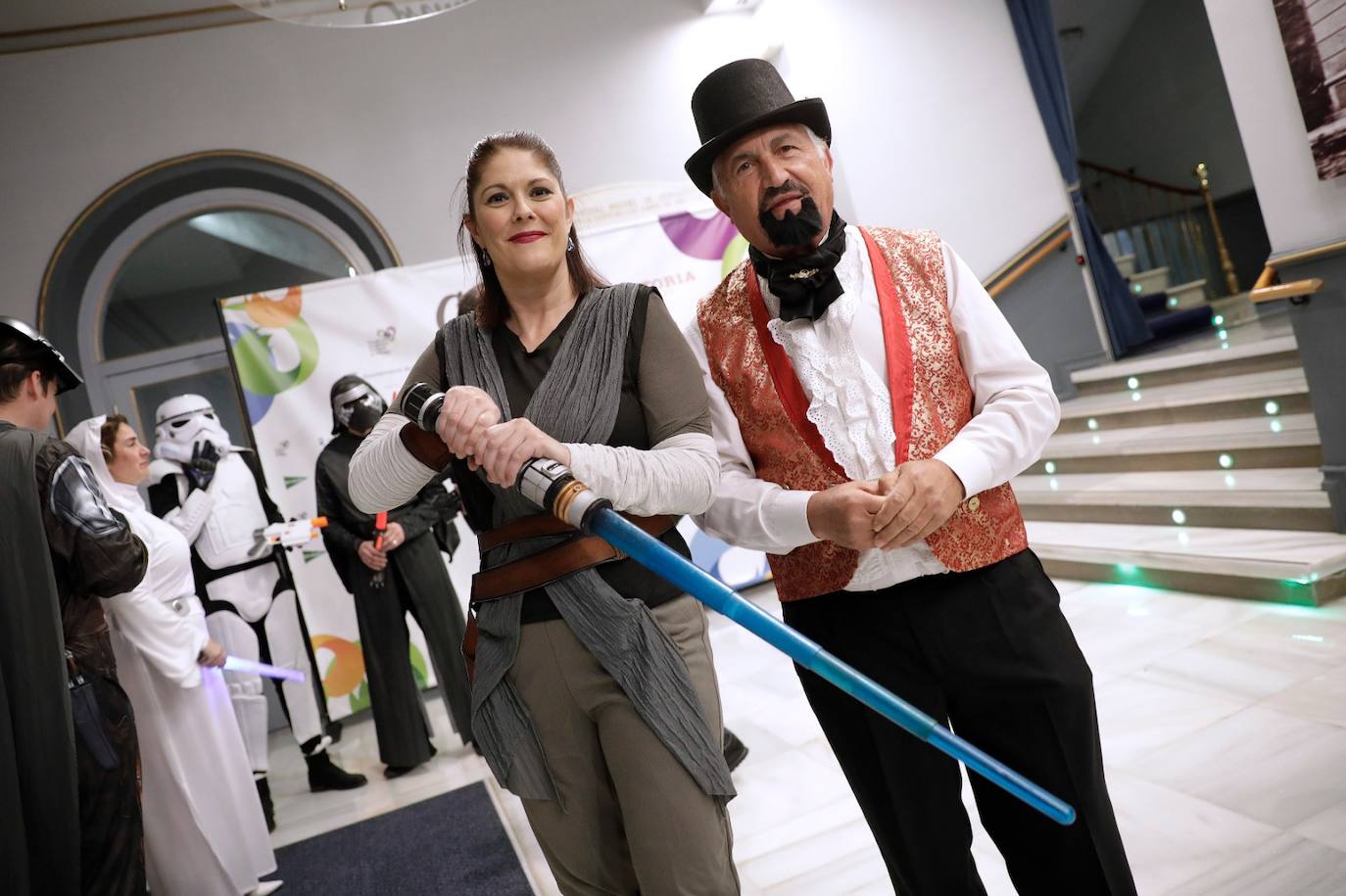 Algunos de los disfraces que se pudieron ver este viernes en el Cervantes 