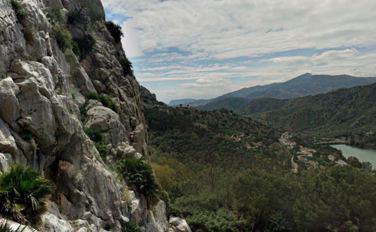 Fallece una mujer en El Chorro al caerle una piedra en la cabeza cuando iba a hacer escalada