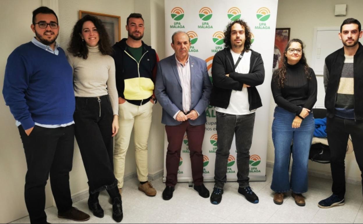 Los jóvenes agricultores participantes, en la sede de la organización UPA. 