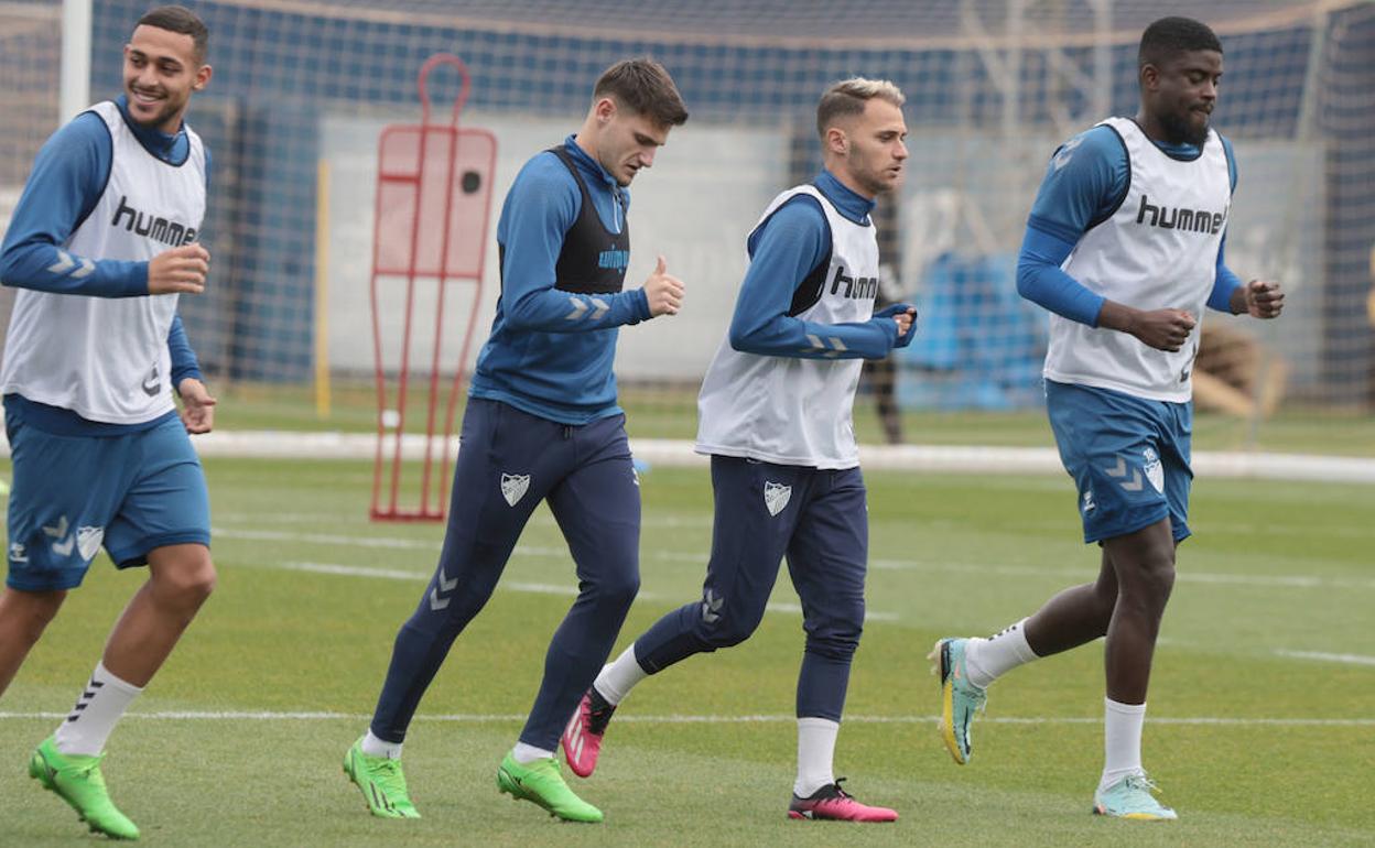 Bilal, Cirstian, Villalba y N'Diaye se ejercitan durante el entrenamiento de ayer en el Anexo. 