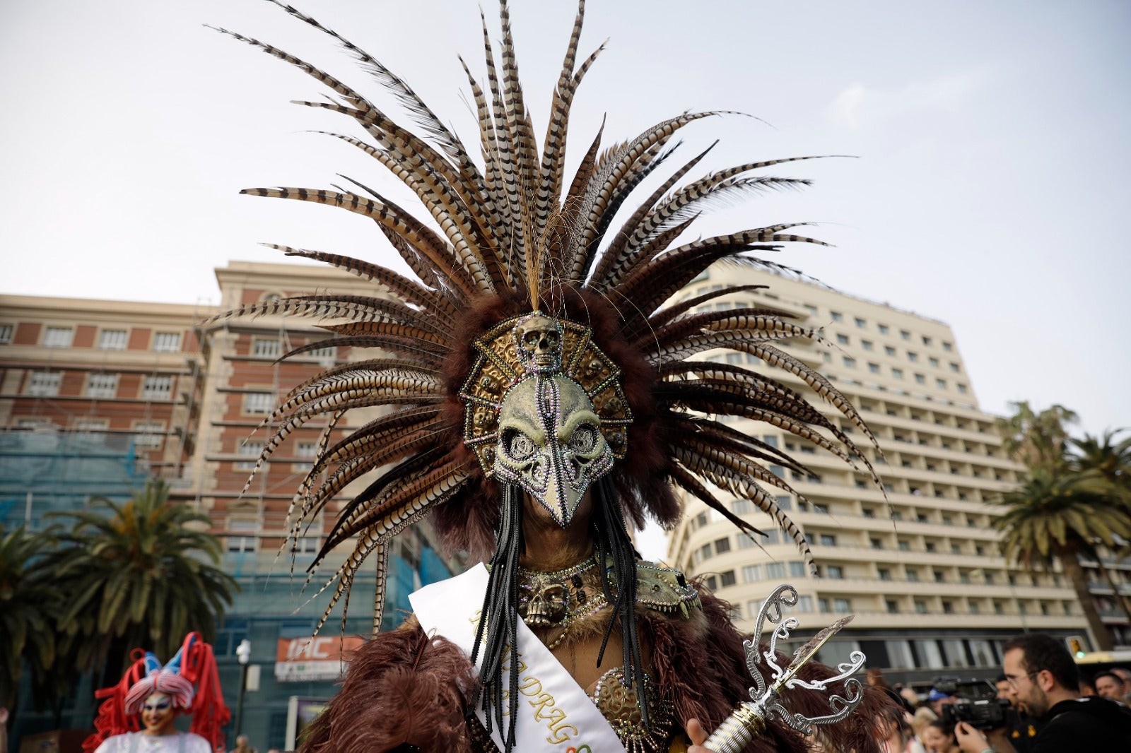 Un año más, la tradición continúa en la despedida de esta fiesta de la ciudad entre miles de personas esperando la famosa hoguera en la playa