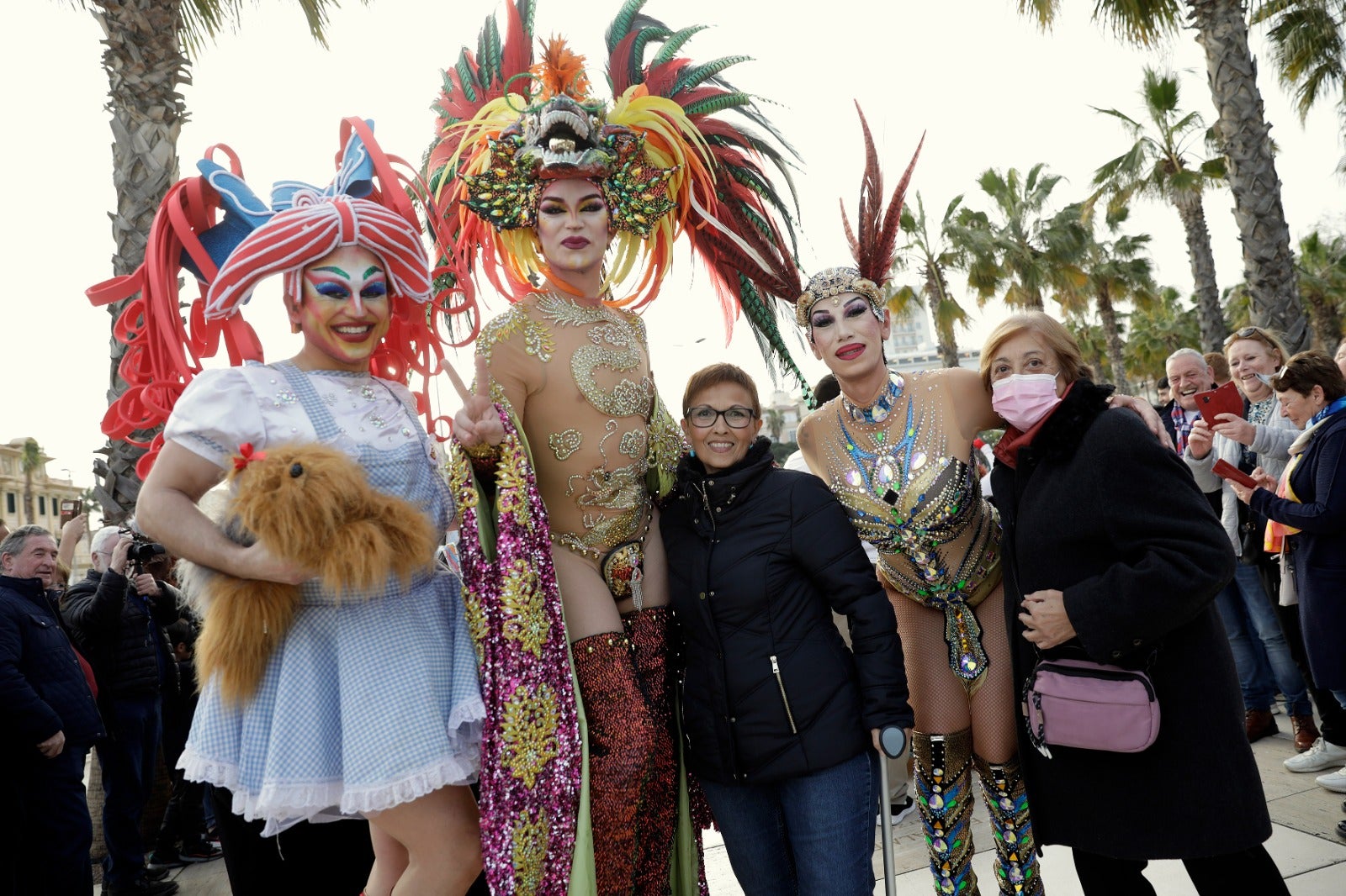 Un año más, la tradición continúa en la despedida de esta fiesta de la ciudad entre miles de personas esperando la famosa hoguera en la playa
