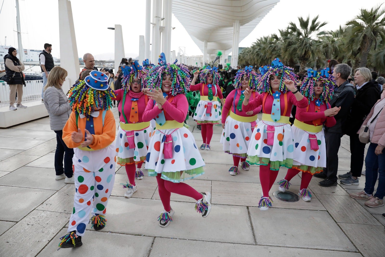Un año más, la tradición continúa en la despedida de esta fiesta de la ciudad entre miles de personas esperando la famosa hoguera en la playa