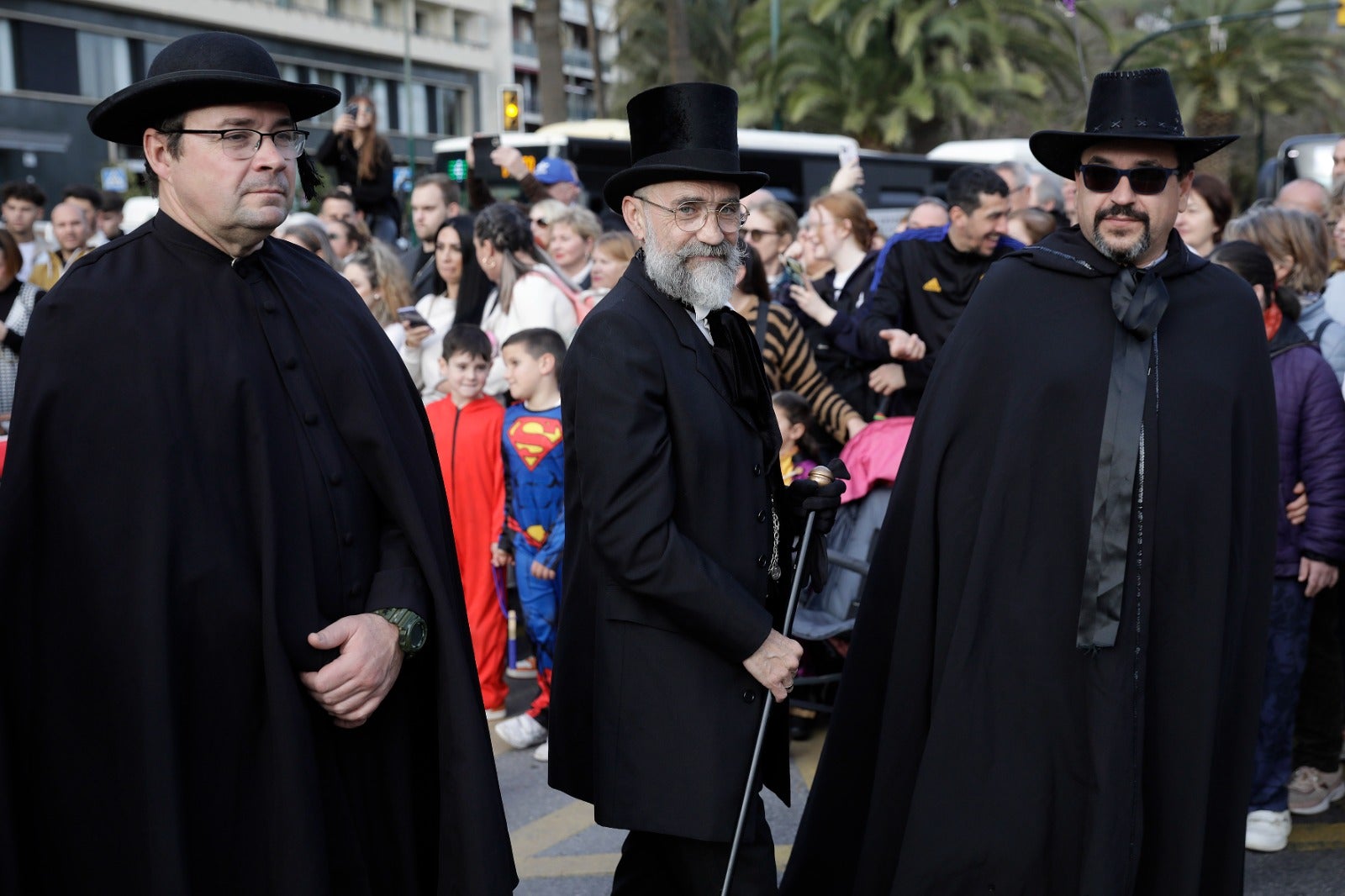 Un año más, la tradición continúa en la despedida de esta fiesta de la ciudad entre miles de personas esperando la famosa hoguera en la playa