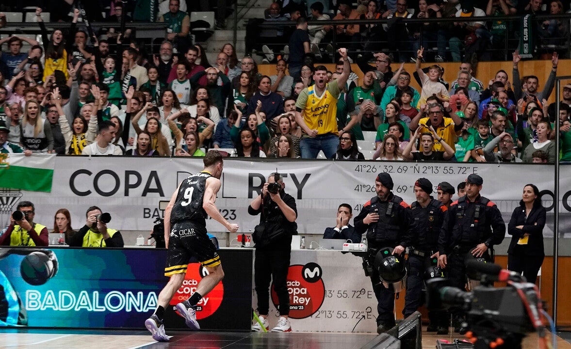 Un partido cargado de morbo y tensión disputado en el Olimpic de Badalona