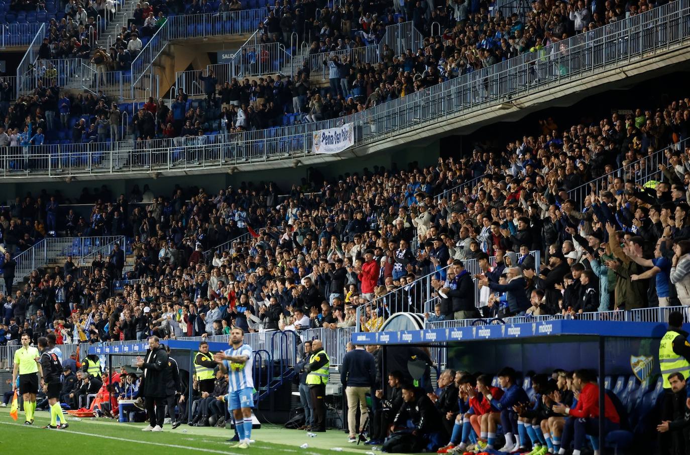 El Málaga logró una solvente victoria ante un público entregado 