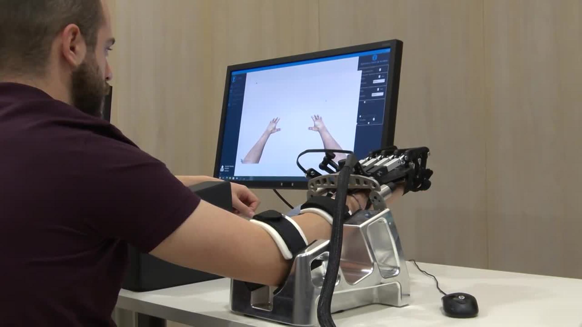 UVA diseña un robot que mejora movilidad en manos de pacientes con secuelas Covid en un 70%