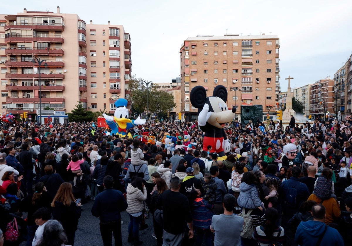 Imagen principal - Ambiente festivo en Cruz del Humilladero y Teatinos.