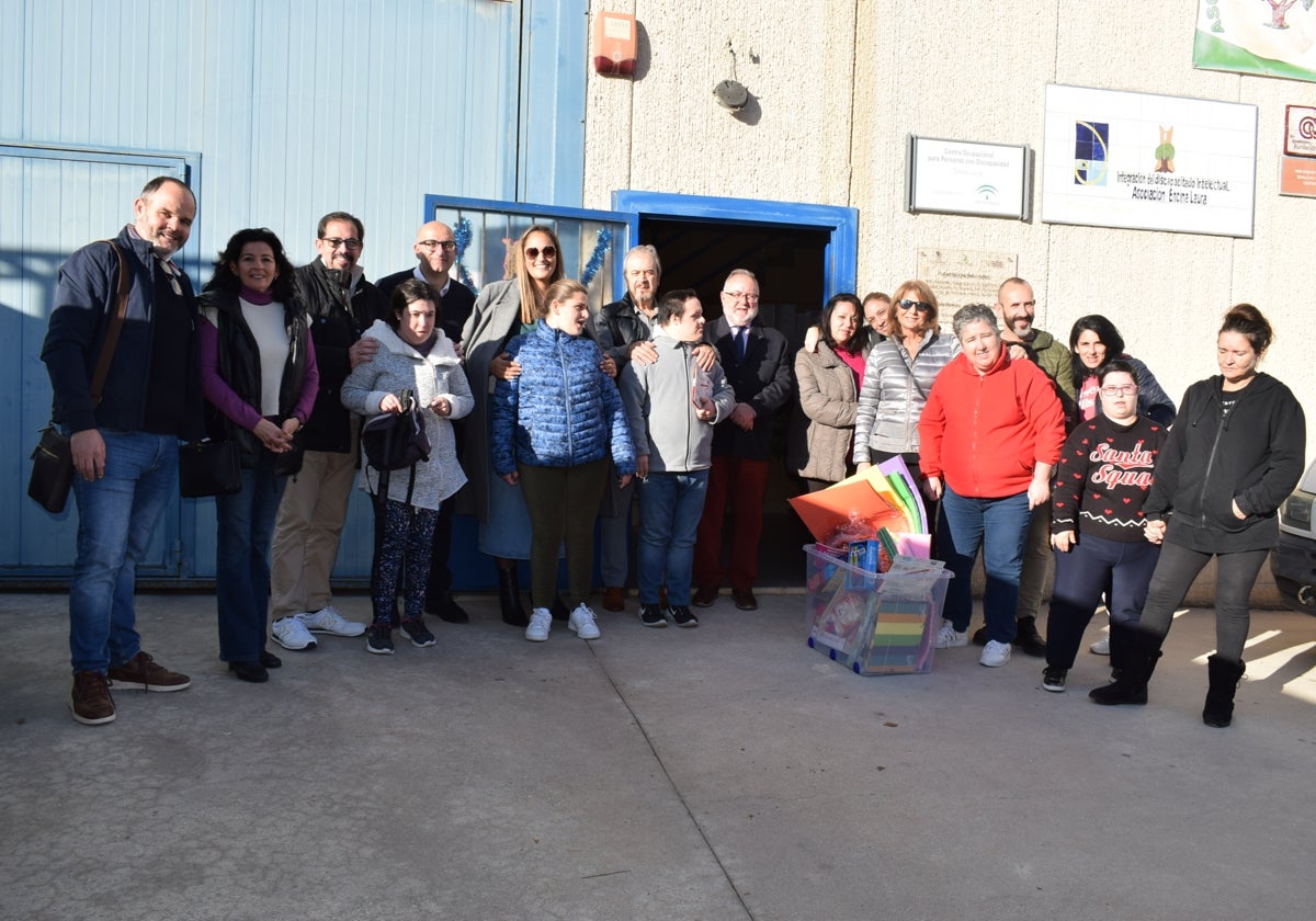 Visita al centro de Encina Laura, para repartir los regalos.