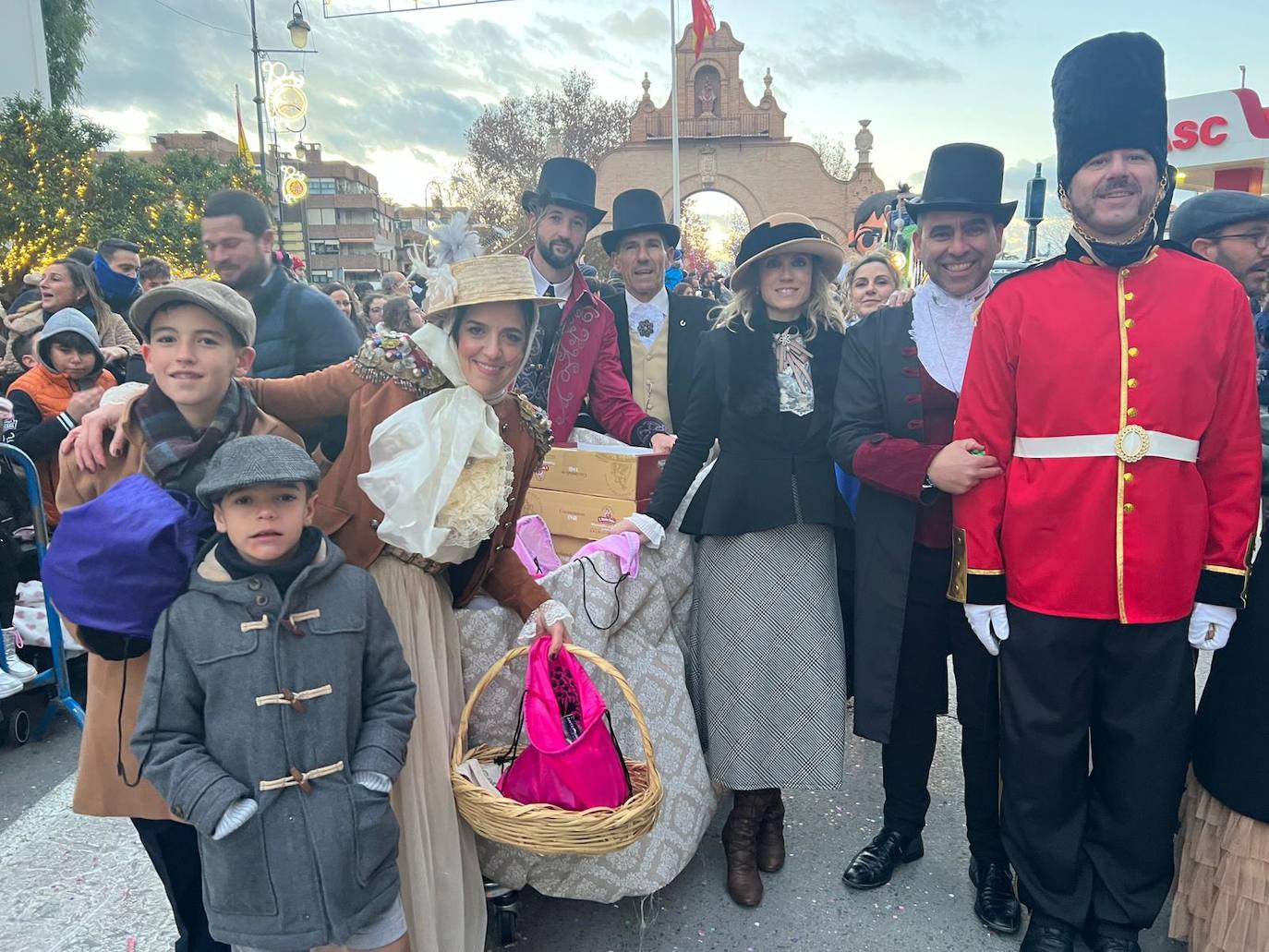 Los molletes no faltaron en la cabalgata de Reyes en Antequera