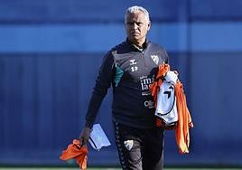 El entrenador del Málaga, Sergio Pellicer, durante un entrenamiento.