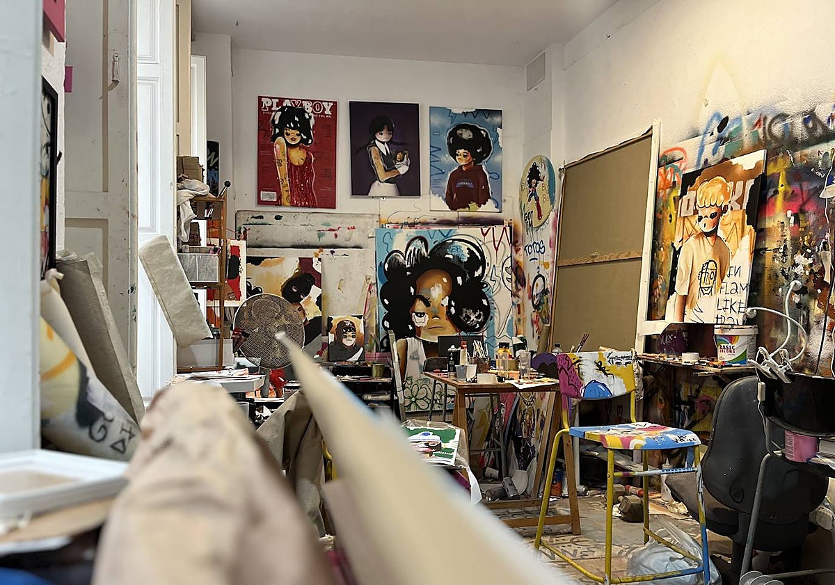 Imagen principal - La Casa Amarilla se va con el arte a otra parte para mudarse a esta calle del Centro de Málaga