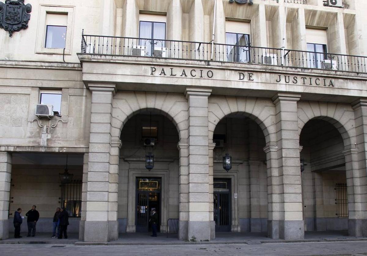 Fachada de la Audiencia Provincial de Sevilla.
