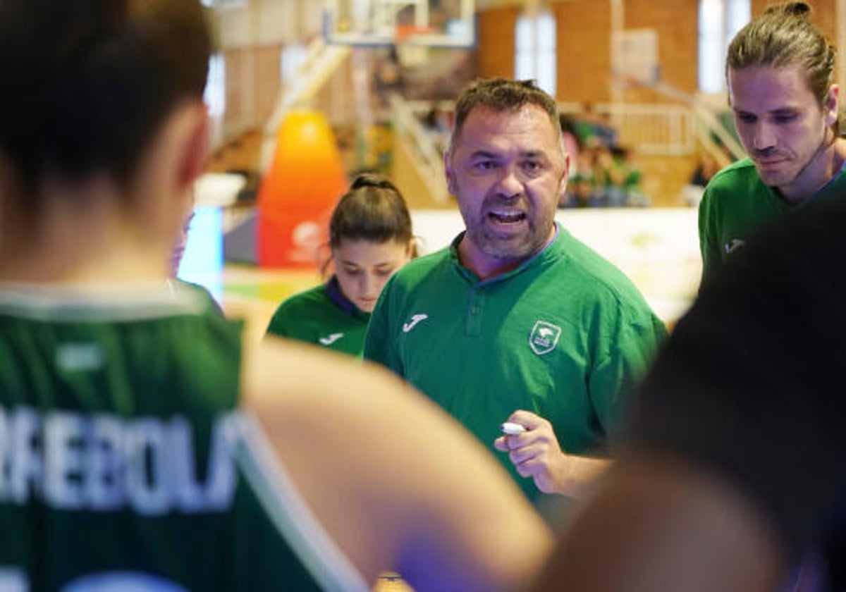 El entrenador de cantera del Unicaja Francis Trujillo.