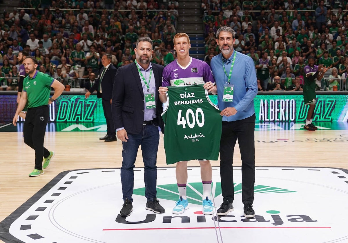 Carlos Cabezas, Alberto Díaz y Berni Rodríguez, los tres 'cajistas' con más partidos ligueros cuando el segundo de ellos alcanzó los 400 partidos en todas las competiciones con el Unicaja (ahora lleva 428).