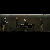 La obra, que se desarrolla en tres espacios en vertical, ayer en el Cervantes.