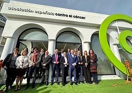 Participantes en la inauguración de la nueva sede.