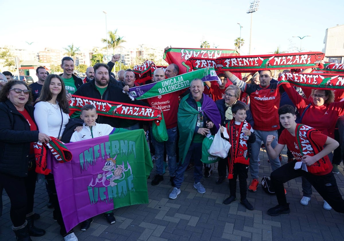 El hermanamiento entre aficionados del Unicaja (de Infierno Verde) y del Covirán Granada, en el último derbi en Málaga.