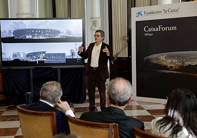 El arquitecto Felipe Pich-Aguilera explica el diseño del edificio del Caixaforum Málaga.