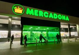 Mercadona busca a médicos e informáticos para trabajar en sus supermercados