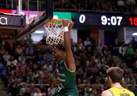 Un mate de Ejim al comienzo del partido, que traduce la intensidad inicial del Unicaja.