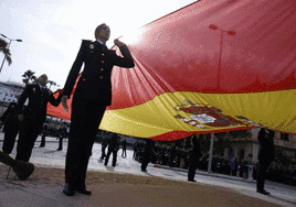 Málaga aplaude la «dedicación y el compromiso» de la Policía Nacional en su bicentenario