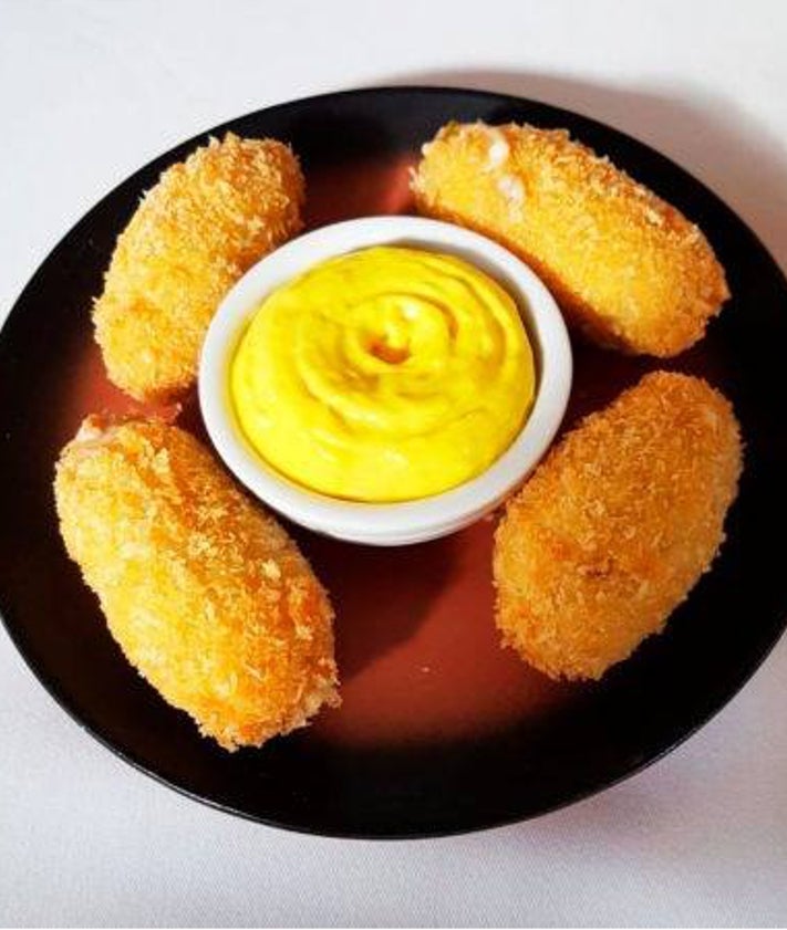 Imagen secundaria 2 - Arriba, la demandada croqueta de carabinero de Back. Abajo, una muestra de las de ramen con huevo poché de Yugo y plato con las de ossobuco a la milanesa de Venetiis.