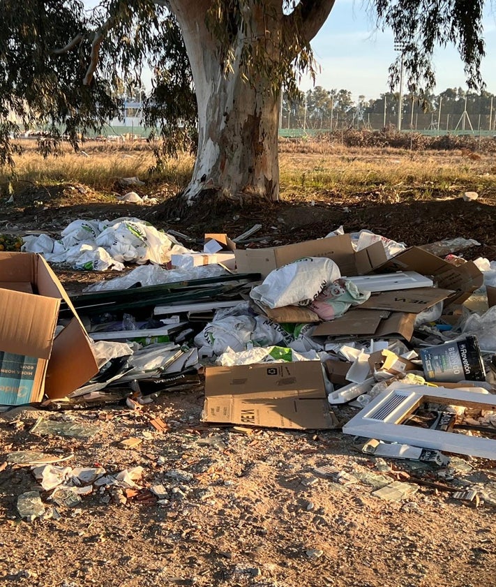 Imagen secundaria 2 - Más imágenes del aspecto que presenta la zona de Arraijanal. 