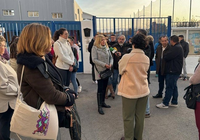 La concentración en el colegio de Archidona esta mañana.