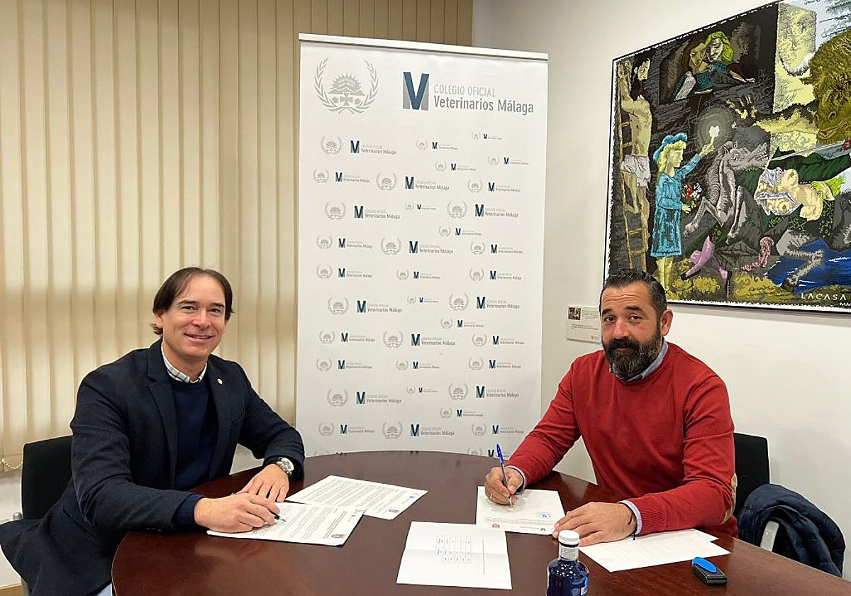 Acto de firma del acuerdo entre el Colegio de Veterinarios y el Ayuntamiento de El Borge.